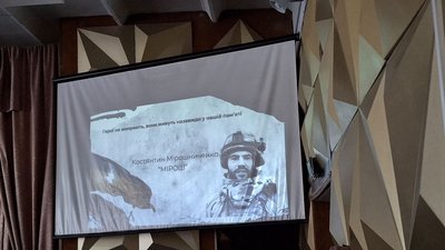 У черкаській школі відкрили стіну пам'яті сами загиблих випускникам У черкаській школі відкрили стіну пам'яті сами загиблих випускникам