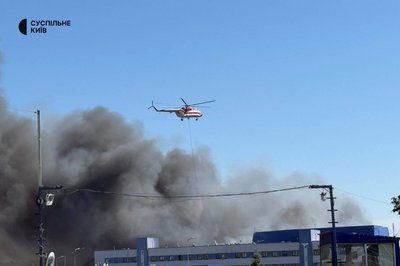 Атака на Київщину: Росія повторно атакувала об'єкт під час гасіння пожежі Атака на Київщину: Росія повторно атакувала об'єкт під час гасіння пожежі