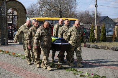 У Луцьку попрощалися з 53-річним захисником Сергієм Гузем У Луцьку попрощалися з 53-річним захисником Сергієм Гузем