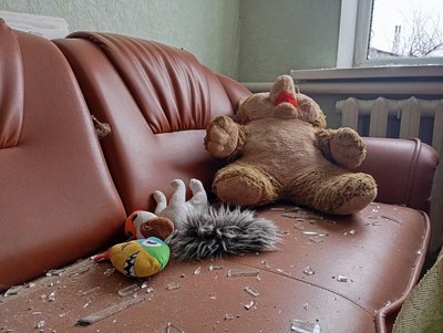 “Ми всі залишились бомжами”. Російська армія вдарила безпілотником по будинках у Стецьківці на Сумщині “Ми всі залишились бомжами”. Російська армія вдарила безпілотником по будинках у Стецьківці на Сумщині