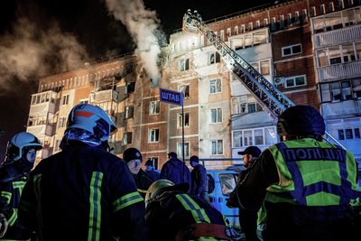 Наслідки удару безпілотником "шахед" по будинку у Тернополі 2 грудня 2024 року Наслідки удару безпілотником "шахед" по будинку у Тернополі 2 грудня 2024 року