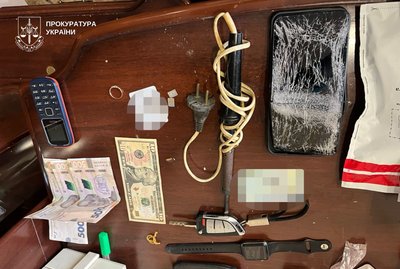 Утримували у підвалі, катували і вимагали викуп за звільнення: у Кривому Розі трьох чоловіків підозрюють у викраденні Утримували у підвалі, катували і вимагали викуп за звільнення: у Кривому Розі трьох чоловіків підозрюють у викраденні