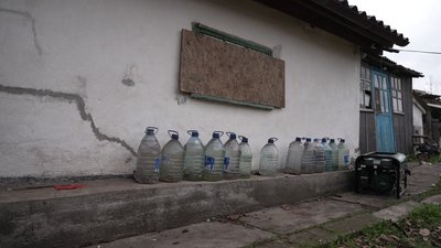 "Коли ж той с*чий син Путін здохне". Що місцеві розповіли про життя в Демуриному на Дніпропетровщині за 11 км від фронту "Коли ж той с*чий син Путін здохне". Що місцеві розповіли про життя в Демуриному на Дніпропетровщині за 11 км від фронту