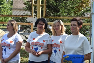 Валерій Залужний передав у свою рідну школу на Житомирщині прапор з підписом Валерій Залужний передав у свою рідну школу на Житомирщині прапор з підписом