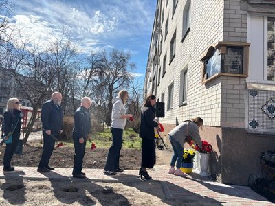 "Мріяли про дітей та великий будинок": у Черкасах відкрили меморіальну дошку грузинському добровольцеві "Мріяли про дітей та великий будинок": у Черкасах відкрили меморіальну дошку грузинському добровольцеві
