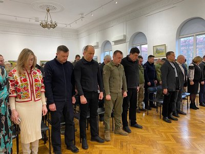 З нагородами та хвилиною мовчання: у Черкасах відзначили День Соборності З нагородами та хвилиною мовчання: у Черкасах відзначили День Соборності