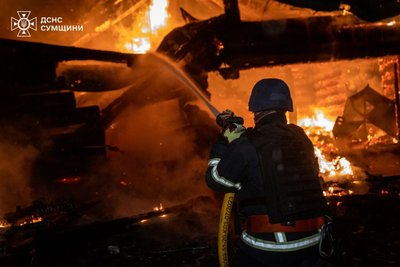 Через удар БпЛА у Сумах сталися пожежі Через удар БпЛА у Сумах сталися пожежі