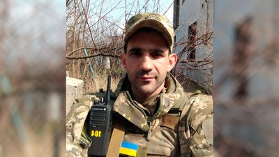 На Чернігівщині поховали трьох бійців ЗСУ, які боронили Україну На Чернігівщині поховали трьох бійців ЗСУ, які боронили Україну