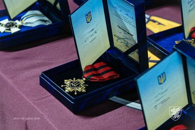 Олександр Сирський відвідав 95-ту десантно-штурмову бригаду та вручив нагороди Олександр Сирський відвідав 95-ту десантно-штурмову бригаду та вручив нагороди
