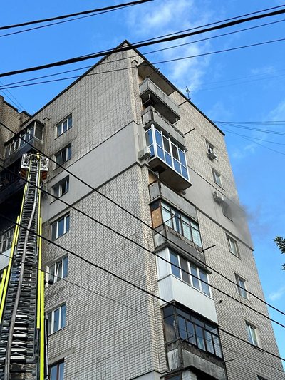 У центрі Житомира у багатоповерхівці загорівся балкон: що відомо