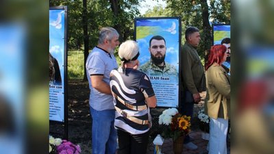 Алея Слави у Новоселиці на Буковині Алея Слави у Новоселиці на Буковині