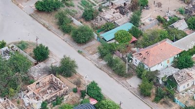 Зруйновані приватні будинки через бойові дії в окупованих Олешках на Херсонщині, 2026 рік Зруйновані приватні будинки через бойові дії в окупованих Олешках на Херсонщині, 2026 рік