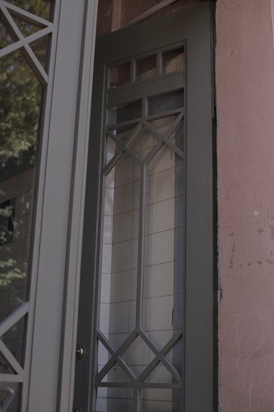У Чернівцях відреставрували сторічні двері У Чернівцях відреставрували сторічні двері