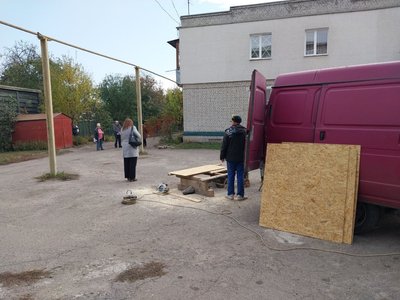 "Укрився і лежу, ото і все укриття". Як живуть у передмісті Сум "Укрився і лежу, ото і все укриття". Як живуть у передмісті Сум