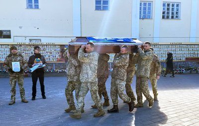 У Луцьку попрощалися з 39-річним сапером Арсеном Цехошем, який загинув на Донеччині У Луцьку попрощалися з 39-річним сапером Арсеном Цехошем, який загинув на Донеччині