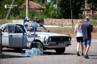 Заміновані пляжі, розбиті готелі, бродячі собаки: як живе курорт Коблеве