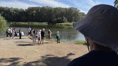 Молодь під час кемпу у Мигії Молодь під час кемпу у Мигії