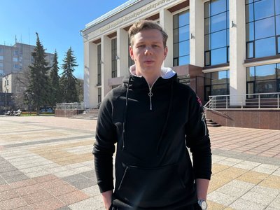 "Лесь Курбас не мовчав і ми не будемо": у черкаському драмтеатрі виник конфлікт через звільнення двох художниць "Лесь Курбас не мовчав і ми не будемо": у черкаському драмтеатрі виник конфлікт через звільнення двох художниць