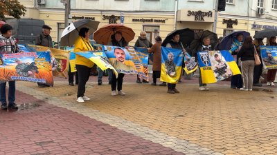 «Ми його чекаємо, любимо»: у Хмельницькому відбулася 219-та акція на підтримку полонених та безвісти зниклих військових «Ми його чекаємо, любимо»: у Хмельницькому відбулася 219-та акція на підтримку полонених та безвісти зниклих військових