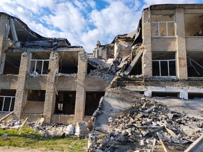 Пошкоджене приміщення в Шевченковому на Харківщині внаслідок ударів КАБами Пошкоджене приміщення в Шевченковому на Харківщині внаслідок ударів КАБами