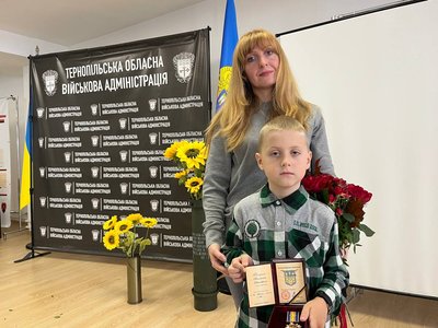 На Тернопільщині родинам загиблих військових вручили нагороди