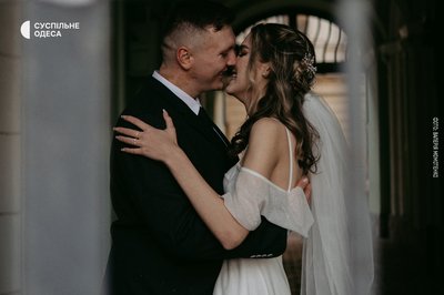 "Він казав, що кохає мене більше за життя": історія дружини загиблого військового з Одещини "Він казав, що кохає мене більше за життя": історія дружини загиблого військового з Одещини