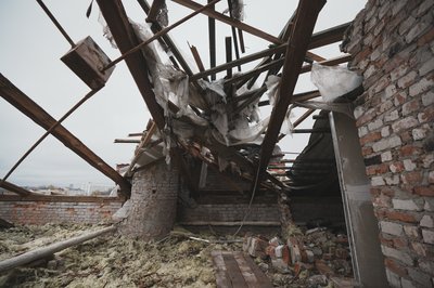 Дах будівлі харківського фармуніверситету, пошкоджений російським ударом у вересні Дах будівлі харківського фармуніверситету, пошкоджений російським ударом у вересні