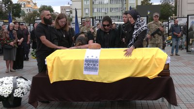 У Рівному попрощались з військовим Валерієм Кадебським У Рівному попрощались з військовим Валерієм Кадебським