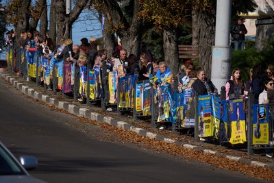 «Привертаємо увагу суспільства...». У Сумах відбулася акція на підтримку полонених і зниклих безвісти військових «Привертаємо увагу суспільства...». У Сумах відбулася акція на підтримку полонених і зниклих безвісти військових