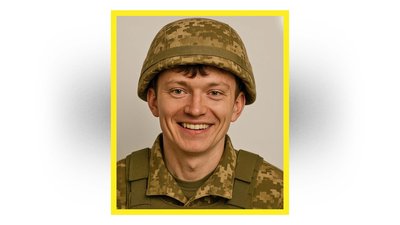 На Чернігівщині попрощалися з захисниками України Денисом Гончаровим, Олександром Омельченком та Дмитром Шаріком На Чернігівщині попрощалися з захисниками України Денисом Гончаровим, Олександром Омельченком та Дмитром Шаріком