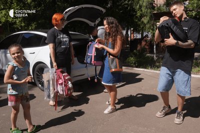 Рюкзаки, канцелярія та підручники: як в Одесі допомагають дітям із закладів соцзахисту