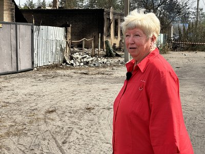 Лісові пожежі пошкоджені будинки обстріли армія РФ наслідки пожежі жителька Ярової Олена Богуславська селище Ярова Лиманська громада Донецька область 4 вересня 2024 рік Лісові пожежі пошкоджені будинки обстріли армія РФ наслідки пожежі жителька Ярової Олена Богуславська селище Ярова Лиманська громада Донецька область 4 вересня 2024 рік