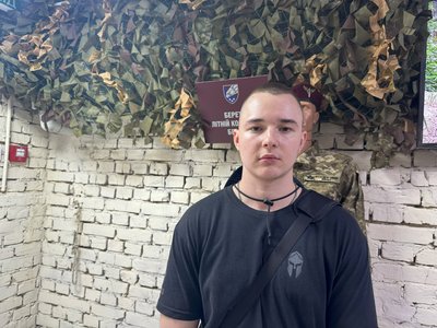 Рекрутинговий центр 25-та окрема повітрянодесантна Січеславська бригада відкриття студент Ілля Дніпро 11 червня 2024 рік Рекрутинговий центр 25-та окрема повітрянодесантна Січеславська бригада відкриття студент Ілля Дніпро 11 червня 2024 рік