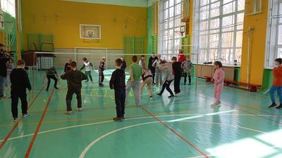 Студентів навчають бадмінтону, програма "Час волану, Тернопіль, березень 2025