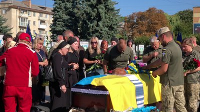 Із старшим лейтенантом Романом Орешняком попрощались у Рівному Із старшим лейтенантом Романом Орешняком попрощались у Рівному