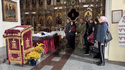 У Полтаві прощаються із викладачем педуніверситету Костянтином Чубом, який загинув під час атаки РФ