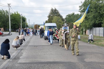 У чотирьох громадах Кіровоградської області попрощалися з полеглими бійцями У чотирьох громадах Кіровоградської області попрощалися з полеглими бійцями