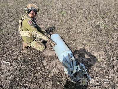 На Сумщині вибухотехніки поліції знешкодили авіабомбу РФ На Сумщині вибухотехніки поліції знешкодили авіабомбу РФ