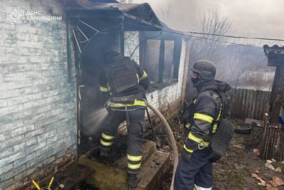 Через атаку російських БпЛА у Богодухівській громаді сталася пожежа в житловому будинку, 23 грудня 2025 року Через атаку російських БпЛА у Богодухівській громаді сталася пожежа в житловому будинку, 23 грудня 2025 року