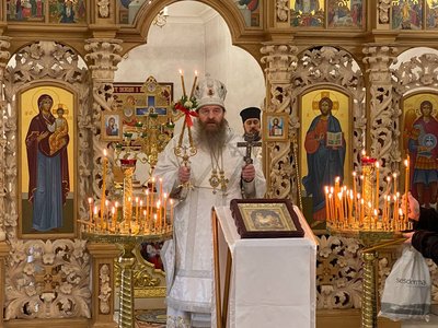 У церкві