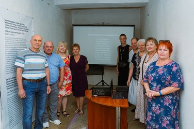 "Сонце сходить на заході": якою є виставка мистецтва в Палаці культури металургів у Кривому Розі
