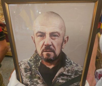 У Полтаві попрощалися із воїном Ігорем Кузьменком, який загинув на війні з РФ У Полтаві попрощалися із воїном Ігорем Кузьменком, який загинув на війні з РФ