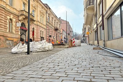 Вулиця Заньковецької під час капремонту. Чернівці, 11 листопада 2025 року Вулиця Заньковецької під час капремонту. Чернівці, 11 листопада 2025 року