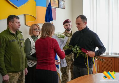 У Житомирі родинам загиблих захисників вручили державні нагороди У Житомирі родинам загиблих захисників вручили державні нагороди