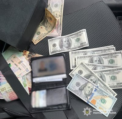 В Одесі інструктора автошколи підозрюють у вимаганні 800 доларів за складання іспиту на права В Одесі інструктора автошколи підозрюють у вимаганні 800 доларів за складання іспиту на права
