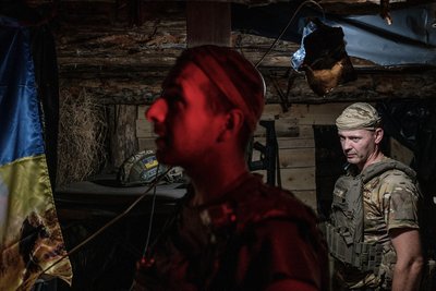 українські військові ховаються в укритті від російських безпілотників, Донеччина, 22 липня 2024 року українські військові ховаються в укритті від російських безпілотників, Донеччина, 22 липня 2024 року