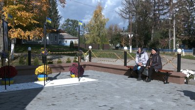 У селі на Вінниччині у пам'ять про загиблих земляків відкрили Алею слави У селі на Вінниччині у пам'ять про загиблих земляків відкрили Алею слави
