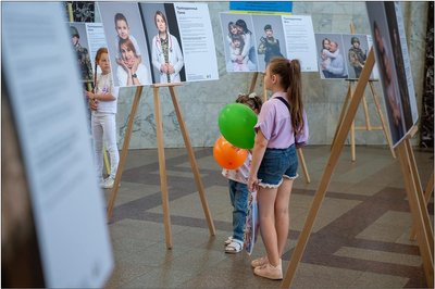 В Одесі відкрили фотовиставку, присвячену родинам прикордонників В Одесі відкрили фотовиставку, присвячену родинам прикордонників
