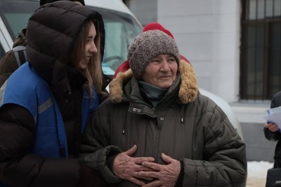 Приїхали 10 сімей: до Мукачева прибув евакуаційний потяг із Запоріжжя Приїхали 10 сімей: до Мукачева прибув евакуаційний потяг із Запоріжжя