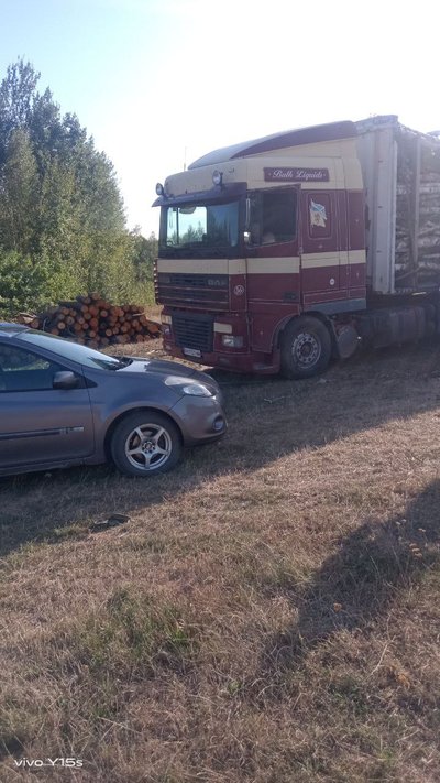 У громаді на Житомирщині місцеві жителі вимагали в орендаря земель віддати їм вирубаний ліс У громаді на Житомирщині місцеві жителі вимагали в орендаря земель віддати їм вирубаний ліс